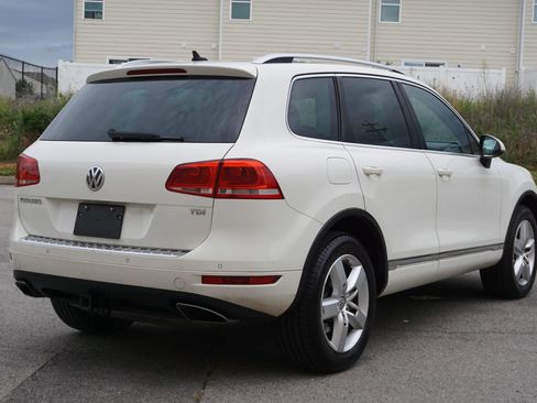 Used 2012 Volkswagen Touareg TDI AWD/4WD image 5