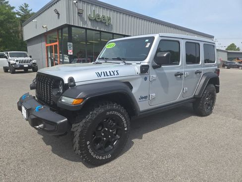 Used 2023 Jeep Wrangler Unlimited w/ Sun & Screen Package AWD/4WD image 8