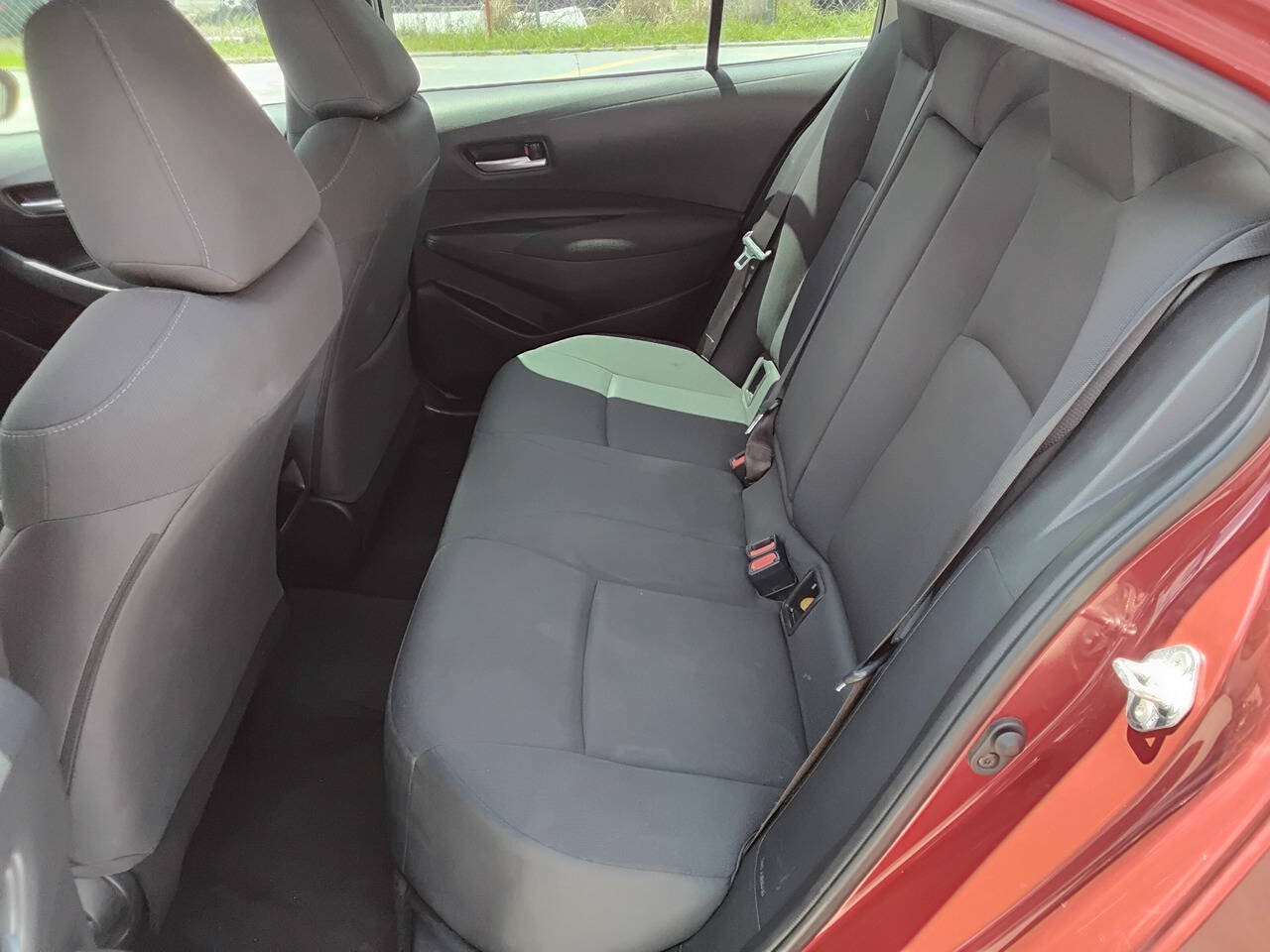 Used 2021 Toyota Corolla LE FWD image 2