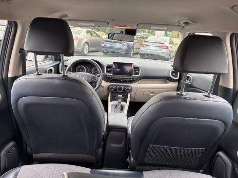 Used 2021 Hyundai Venue FWD image 14