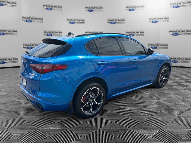 Used 2022 Alfa Romeo Stelvio Veloce AWD/4WD image 5