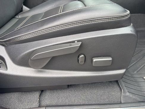 Used 2021 GMC Canyon Denali image 15