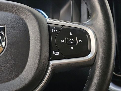 Used 2020 Volvo XC60 T5 Momentum image 31
