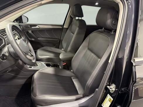 Used 2022 Volkswagen Tiguan SE w/ Panoramic Sunroof Package FWD image 11