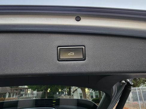 Used 2019 Volkswagen Tiguan SEL image 12