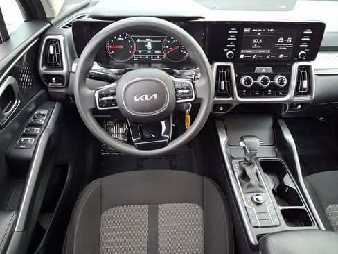 Used 2023 Kia Sorento LX image 11