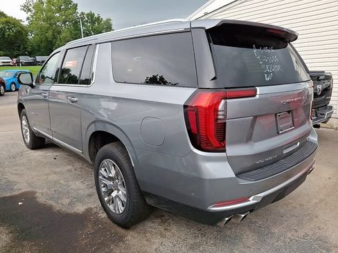 Used 2025 GMC Yukon XL Denali AWD/4WD image 4
