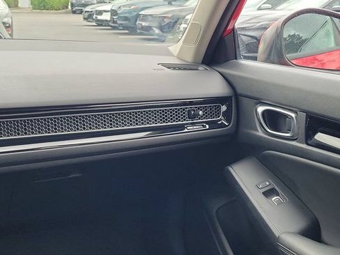 Certified 2022 Honda Civic EX-L image 4