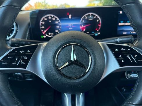 Used 2025 Mercedes-Benz GLB 250 4MATIC image 26