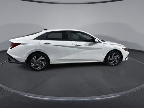 Certified 2025 Hyundai Elantra SEL FWD image 9