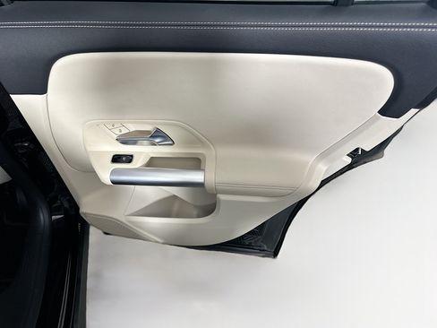 Used 2025 Mercedes-Benz GLA 250 image 29