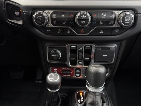 New 2025 Jeep Gladiator Rubicon w/ Convenience Group image 16