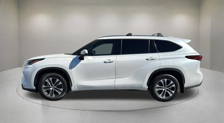 Used 2021 Toyota Highlander XLE FWD image 5