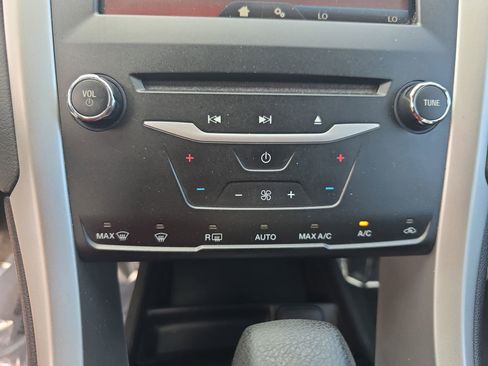 Used 2014 Ford Fusion SE image 22