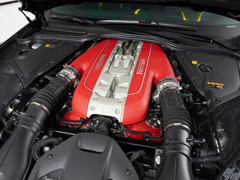 Used 2019 Ferrari 812 Superfast RWD image 31