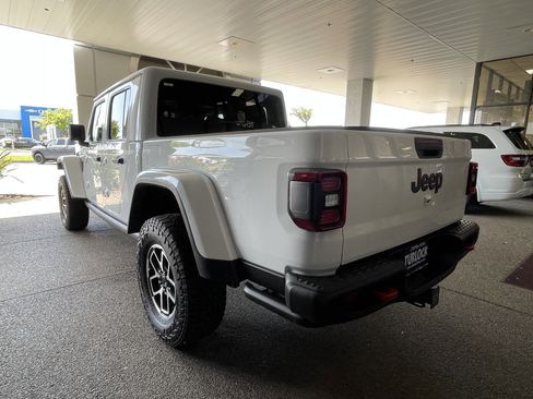 New 2026 Jeep Gladiator Rubicon w/ Steel Power Dome Hood Package AWD/4WD image 11