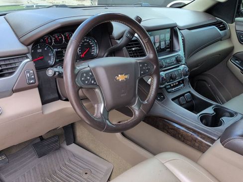 Used 2018 Chevrolet Tahoe LT w/ LT Signature Package RWD image 9