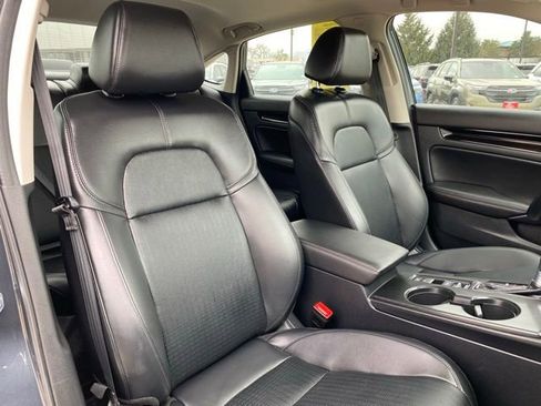 Used 2024 Honda Civic Touring image 9