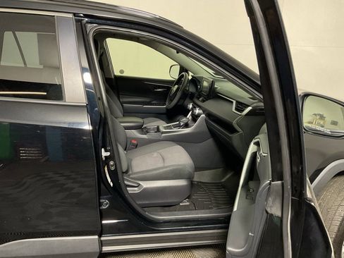 Used 2019 Toyota RAV4 XLE AWD/4WD image 37