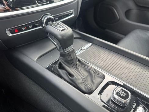 Used 2019 Volvo S60 T6 Momentum w/ Multimedia Package image 19