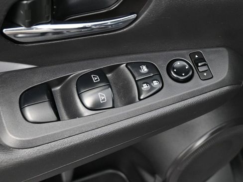Used 2023 Nissan Kicks SR w/ SR Premium Package FWD image 4