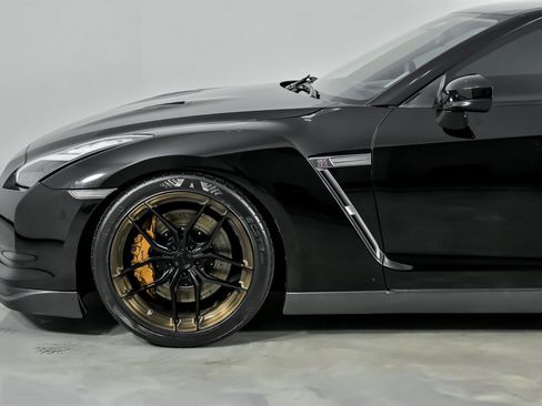 Used 2011 Nissan GT-R Premium image 7