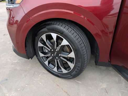 Certified 2024 Kia Carnival EX FWD image 37