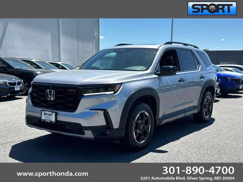 Certified 2025 Honda Pilot TrailSport image 1