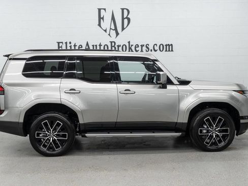 Used 2025 Lexus GX 550 w/ Cold Area Package AWD/4WD image 5