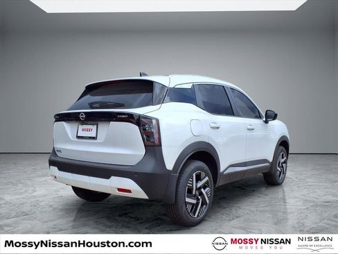 New 2026 Nissan Kicks SV image 7