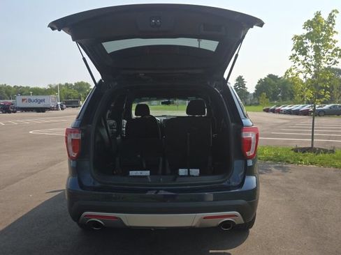 Used 2016 Ford Explorer XLT AWD/4WD image 10