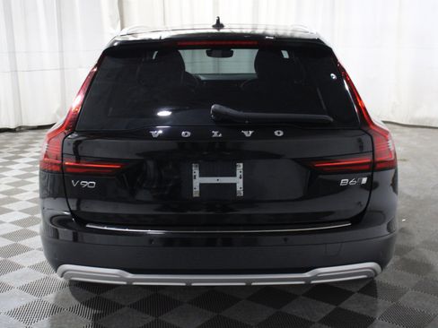 Used 2023 Volvo V90 B6 Cross Country Ultimate AWD/4WD image 32