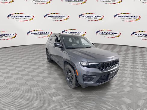 Used 2023 Jeep Grand Cherokee Altitude image 2