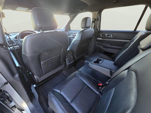 Used 2017 Ford Explorer Limited image 8
