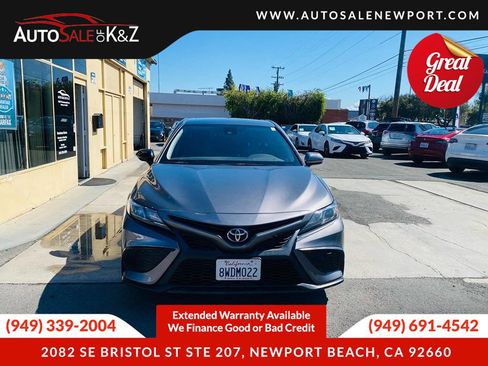 Used 2018 Toyota Camry SE FWD image 6