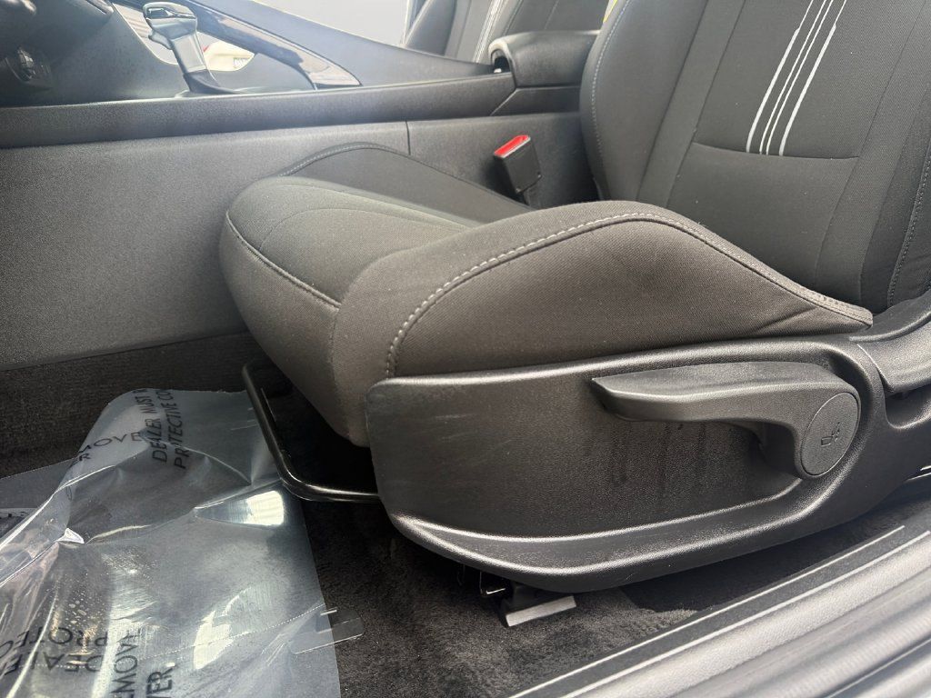Used 2025 Hyundai Elantra SEL FWD image 23