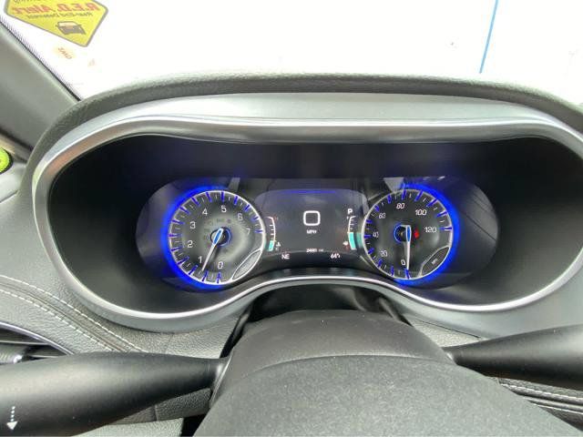 Used 2026 Chrysler Pacifica Limited FWD image 30