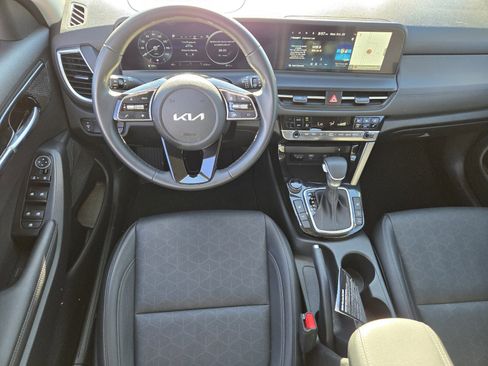 Certified 2025 Kia Seltos EX image 13