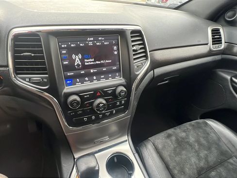 Used 2018 Jeep Grand Cherokee Laredo RWD image 16