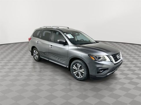 Used 2020 Nissan Pathfinder S image 2