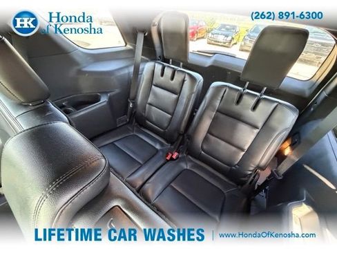 Used 2019 Ford Explorer XLT w/ Equipment Group 202A AWD/4WD image 12