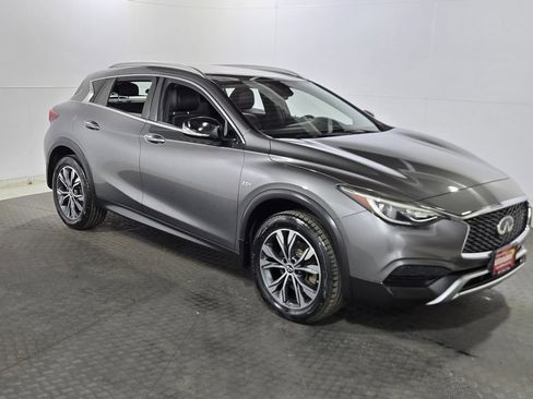 Used 2018 INFINITI QX30 AWD image 1