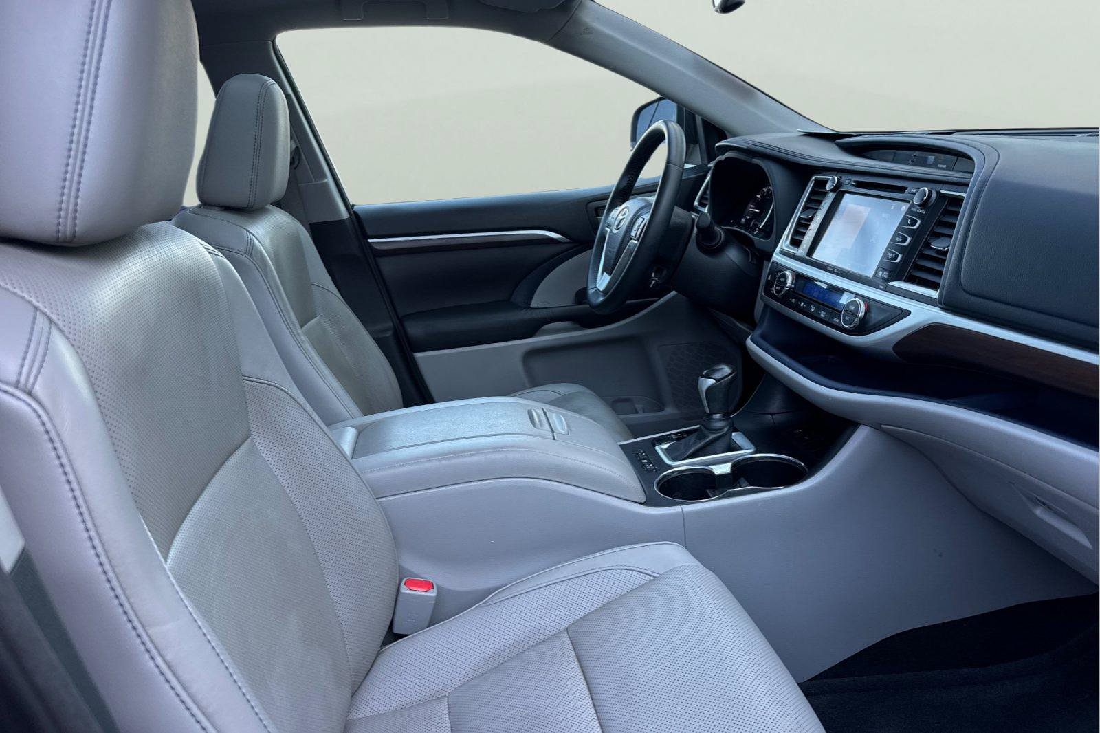 Used 2015 Toyota Highlander Limited FWD image 21