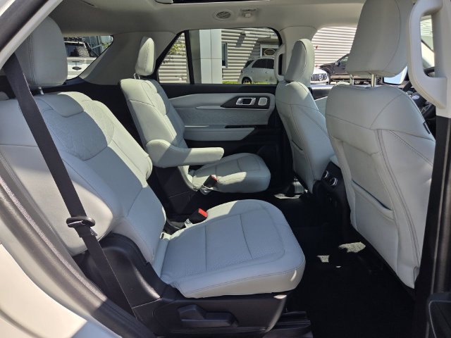 Used 2025 Ford Explorer Platinum w/ Ultimate Package RWD image 19