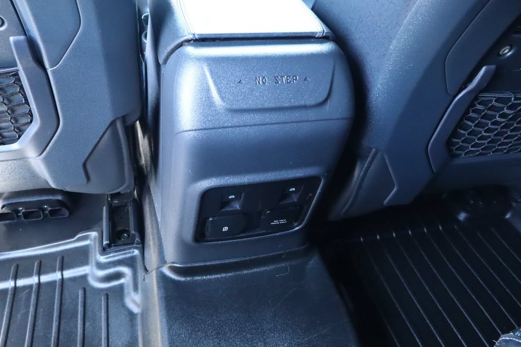Used 2025 Ford Bronco Badlands AWD/4WD image 32