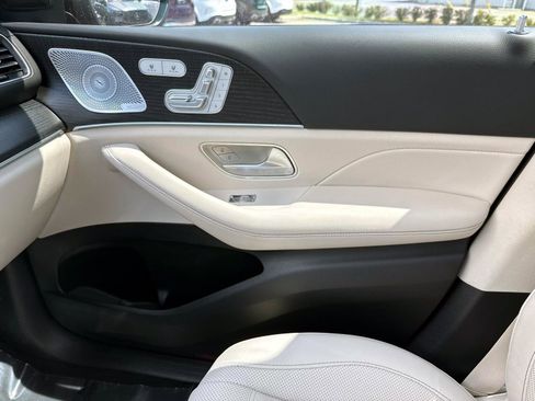 Used 2023 Mercedes-Benz GLS 580 4MATIC image 24