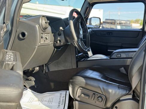 Used 2005 HUMMER H2 Base 4WD 4dr SUV w/ Preferred Equipment Group image 10