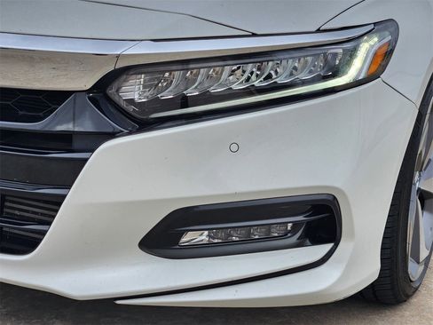 Certified 2018 Honda Accord Touring image 9