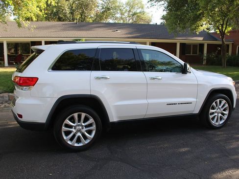 Used 2017 Jeep Grand Cherokee Limited image 41