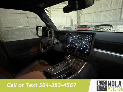 Used 2025 Lexus GX 550 w/ Cold Area Package AWD/4WD image 32